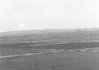 B-17 voedseldropping uit de open bomluiken